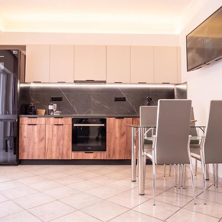 Athina'S Home بيرايوس المظهر الخارجي الصورة